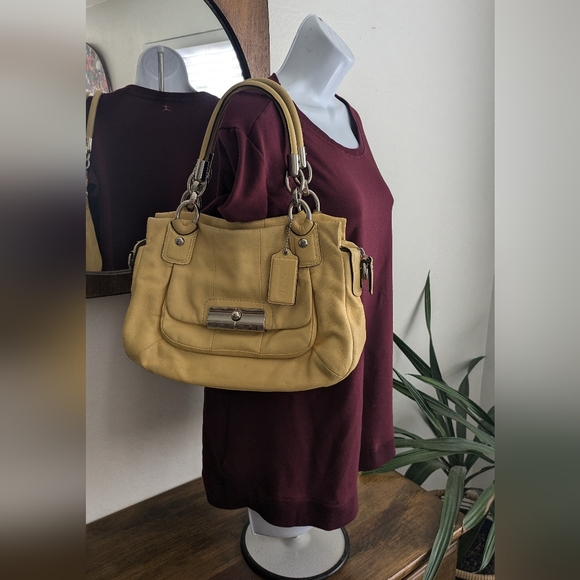 COACH YELLOW 💛 SATCHEL LEATHER SHOULDER BAG - Picture 3 of 16
